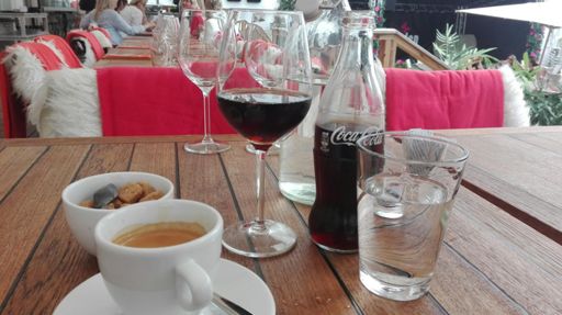 En rytters standard lunsj. Cola og dbl espresso.