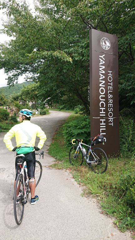 ホテルに戻ってきました。ちなみにサイトを空けてあれば、駐車場に車置いて出かけて行ってOKとのことでした。