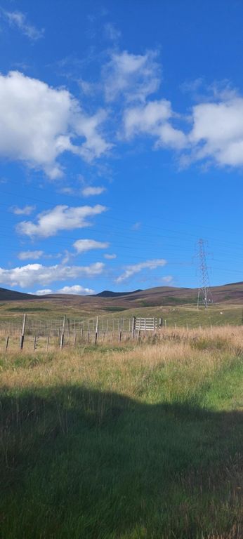 Looking to the immediate west: Trying  to capture the enormity and beauty of each rolling flap of 1791ft/546m Croc Muigh-bhlaraidh. Alas, the sky looks bigger, but when there, all you can see is hill!