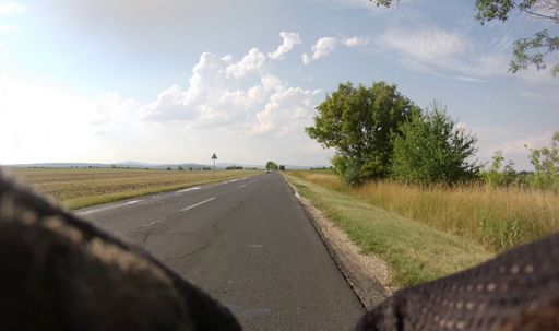 Könyököltem is, de így is lassabb lettem a hosszú, 7 perces szegmensen, mint a Balatonman triatlon versenyen voltam 2 éve.  Nyilván szél is lehetett más, meg hát a Painstation itt azért gyorsabb.  Na majd legközelebb azt hozom a Balatonra. :)