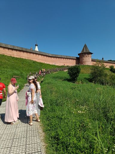 За прошедшие 2 года успели отсыпать дорожки щебнем
