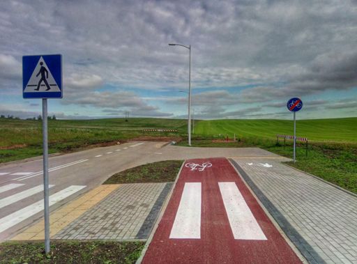 Hej, młody junaku, smutek zwalcz i strach,
Przecież na tym piachu za 30 lat,
Przebiegnie, z pewnością, jasna, długa, prosta[...]