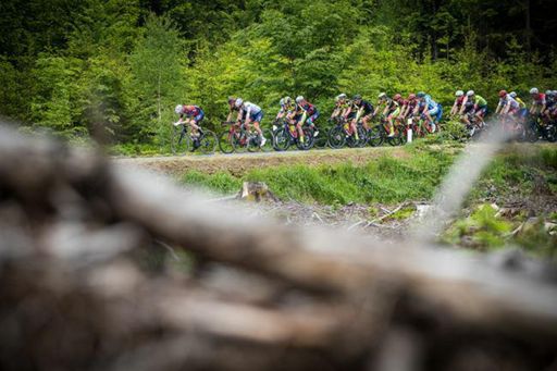 Op kop rijden en eten tegelijkertijd