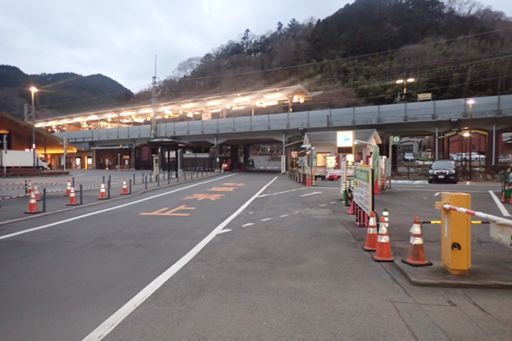 高尾山口駅前の駐車場からスタート