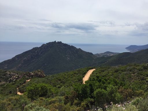 På toppen! Efter en väldigt lång klättring, här var de ca 30 minuter kringelkrog utför 👍🏻😄 grymt pass