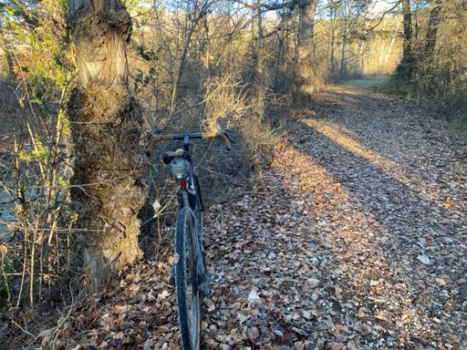 Un chemin, une rivière, simply gravel