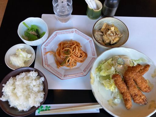 湯のかわ　日替りランチ　これにイカの焼いたんと味噌汁が追加される
イカが美味い。