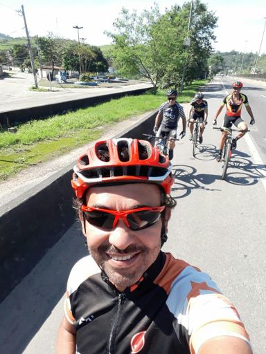 FELIZ POR ESTÁ AQUI.