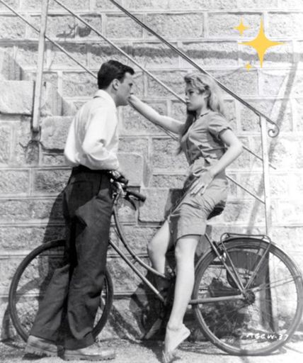 BB 1934-2025 💙🤍❤️
.. et mon vélo, tu l'aimes mon vélo?..