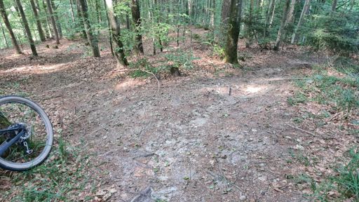 Rechts halten, links ist der Weg erodiert