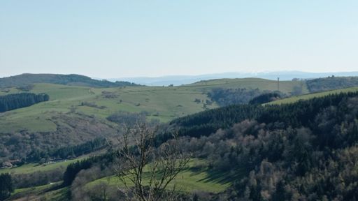 Au loin, Chalmazel enneigé
