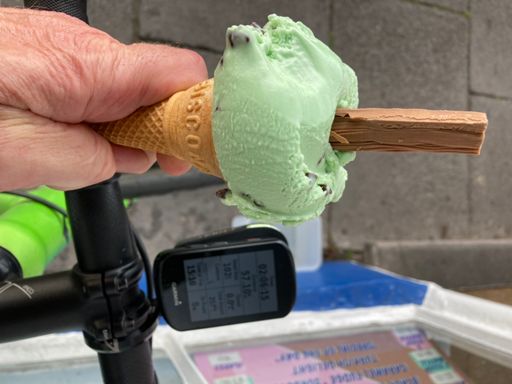 I’ve cream pit stop 😋 at Nicholl’s of Parkgate.