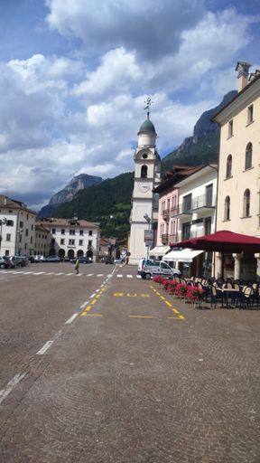 Village d'Agordo, au pied de la descente du Passo Duran