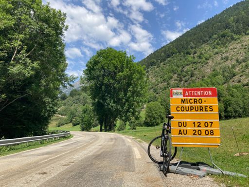 Zo hip, een pop-up kapper! Had ik mijn haar hier maar laten knippen. :-(