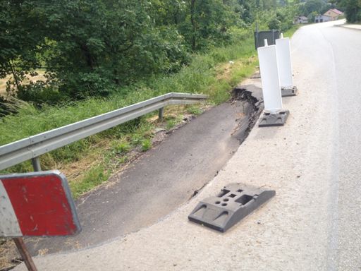 straszydel: niedawno wjechałem w ten jeszcze wtedy "dołek"