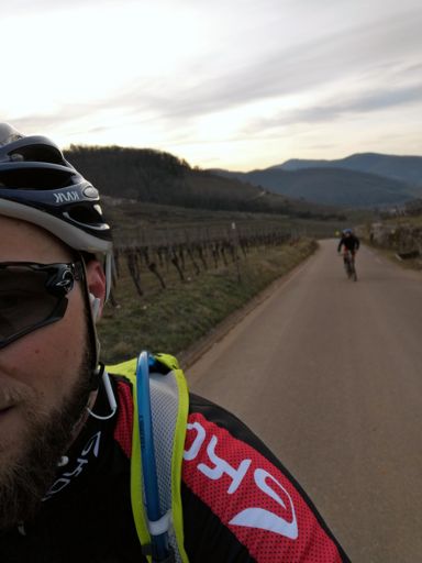 Dépassement réussi ! A vendre vélo de route S-Works flambant neuf. Arrêt cause dégoût du vélo suite à grosse branlée par un VTT.