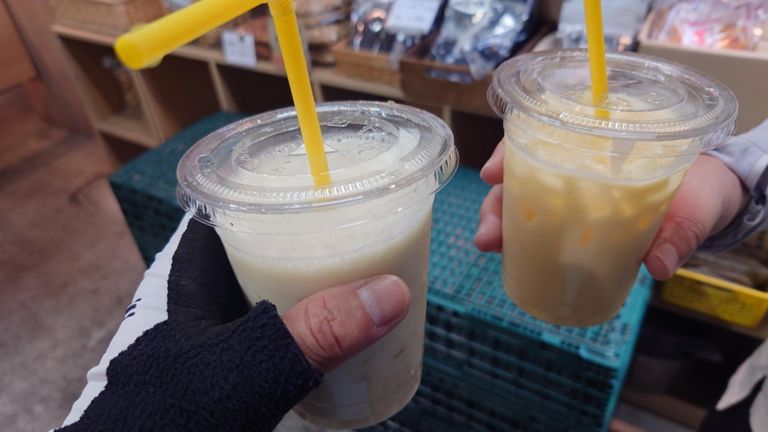 帰りにいつもの如く、ハピネスバナナへ。今日はバナナミルクとパパイヤミルクを飲んだ。