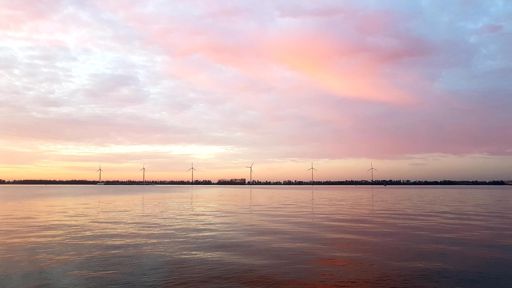Ook de overkant, Zuid-Holland, lag er mooi bij in de roze gloed