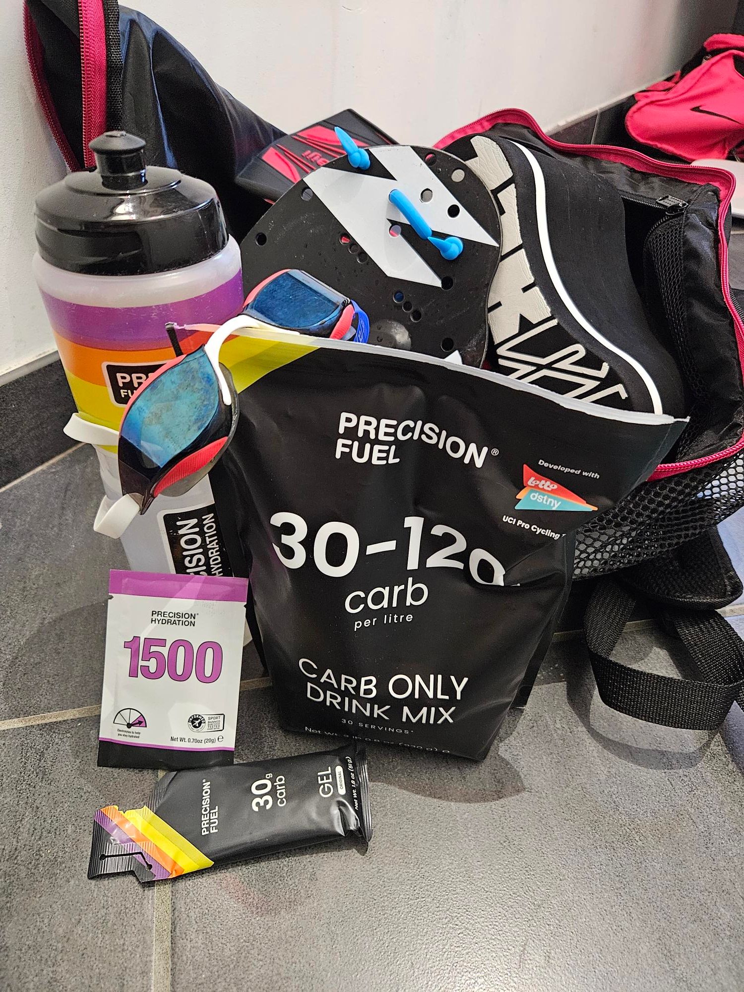 3000m aujourd'hui avec 800m VMA
2*50m en 39"/39" recup 30"
4*100m en 1'24/1'24/1'25/1'25 recup 50"
2*50m en 40"/41" recup 30"
2*100m en 1'26/1'25 tecup 50"