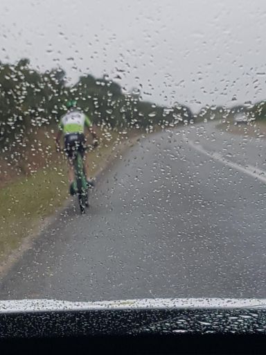 Wet and Windy. 15 to 20km/hr out and around 30km/hr tail wind back. Awesome😁