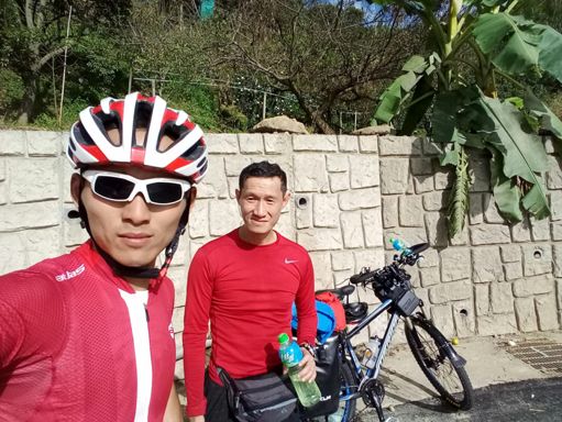 港仔來台灣20天騎車，今天第4天
穿龍遇到他說想看雪見的風景