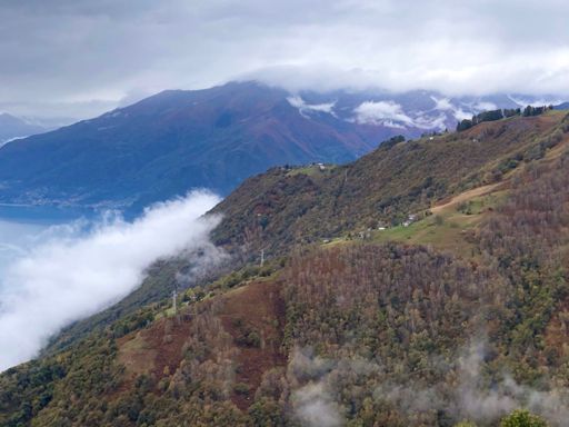[DE] Von Montalto 1033 m mit Blick auf Argigno 902 m (vordere Alp)
[EN] From Montalto 1033 m with view to Argigno 902 m (front Alp)