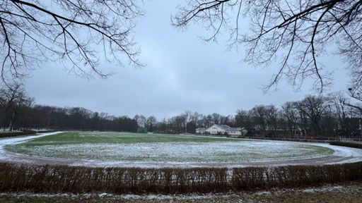 Winterintermezzo im Stadion Buschallee an diesem grauen, nasskalten Januardonnerstag. ☁️❄️