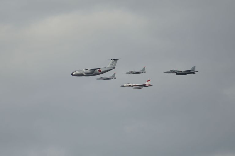 異機種編隊飛行 (α6000+18-300mm、メモリーNo.間違えてた...で撮影)