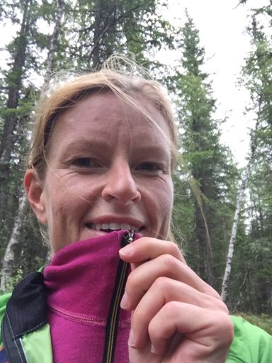 Sjå kva ho hadde i sekken i dag: ull og jakke👌