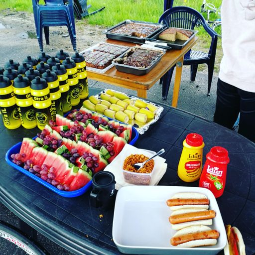 Pølse og kake til alle som var med! 😊