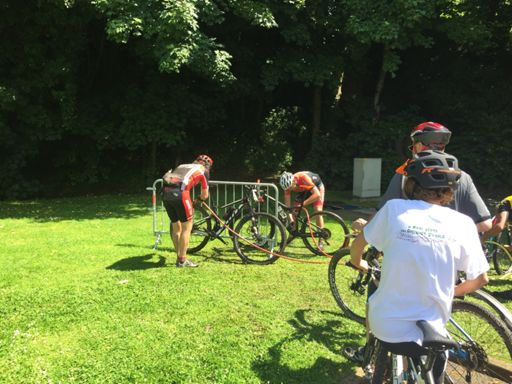 Après l'orage ... Bernard et Ludo au lavage et après leur 3 ème bière 🍻