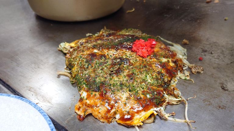 奥様はうどん半玉、牡蠣ともやしトッピングを注文。 そばもうどんも半玉で十分な量だった😋