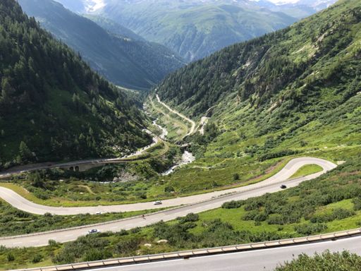 Blik vanaf de weg naar de Grimselpass