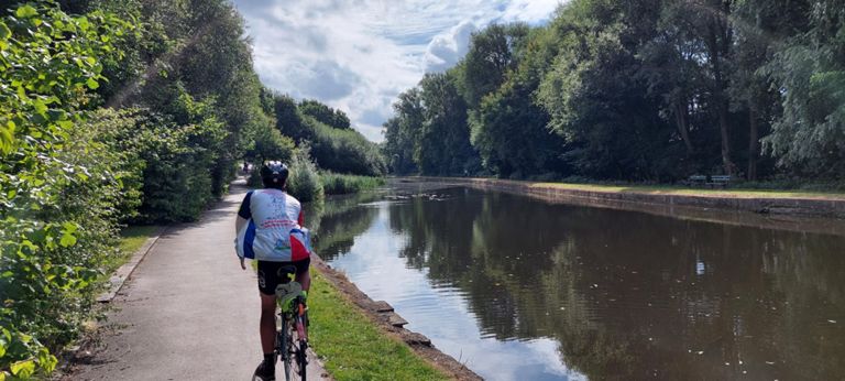 After we had crossed over to the other side of the Sankey Canal, going in the opposite direction, before leaving it to cycle north east. Jon is in this photo.