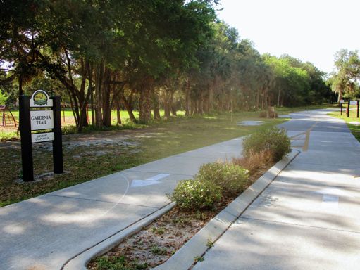 The last part of the railroad I was following has been made into a recreational trail which will take me to Leesburg.