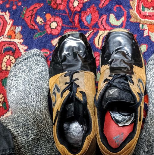 Sieht 💩 aus aber hält die Zehen warm