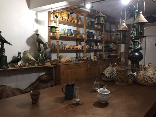 Café/ potier, dans l'Aude ça se fait bien.