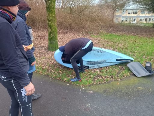 Het grote voordeel van het rijden in een groep; je staat er nooit alleen voor.