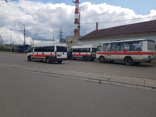 Так зараз выглядаюць усі маршруткі і аўтобусы Смаленску.  Няўжо сьвядома ў Беларусь просяцца...

Трамваі засталіся с запрашэньнямі наймацца на вайну.
