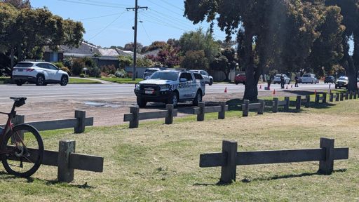 Cops doing their thing 🤔.