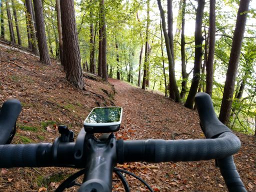 Das Foto nahm ich nicht auf dieser Fahrt auf, sondern heute Mittag (siehe Link) an gleicher Stelle. Kenner erkennen es am Fahrradcomputer. ;-)