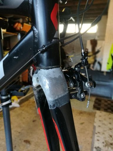 No crack in the frame, thank goodness