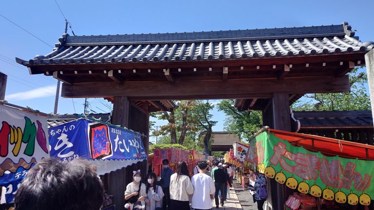 曼陀羅寺公園、人いっぱい。