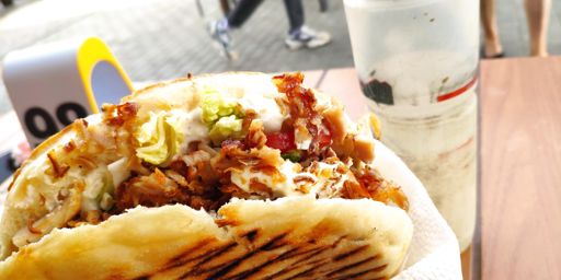 Обед в Коломне. Купить Кесадилью через дорогу, а сожрать в магдаке бесценно!