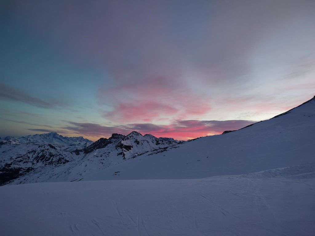 Double-click to expand Val Thorens Dawn Patrol — photo 4
