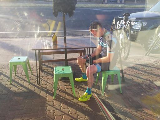 Tap as I may on the window, there was no breaking Richie's concentration!!