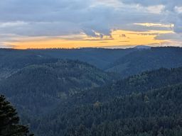 Les deux donons depuis la maison