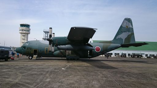 子供たちはこれが学校の上をグルグル回っている機体だとは知らなかったらしい…