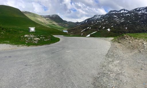 Uitzicht op Le Col de la Croix de Fer vanaf de Glandon