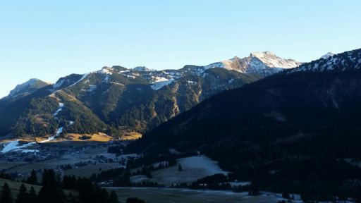 Tannheim (l.u.) und Neunerköpfle